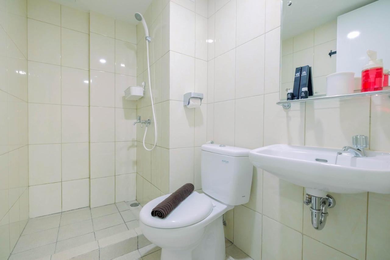 Modern And Comfortable 2br Springlake Summarecon By Travelio * Bekasi